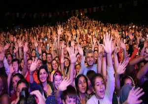 Mustafa Ceceliden, Muhteem Konser